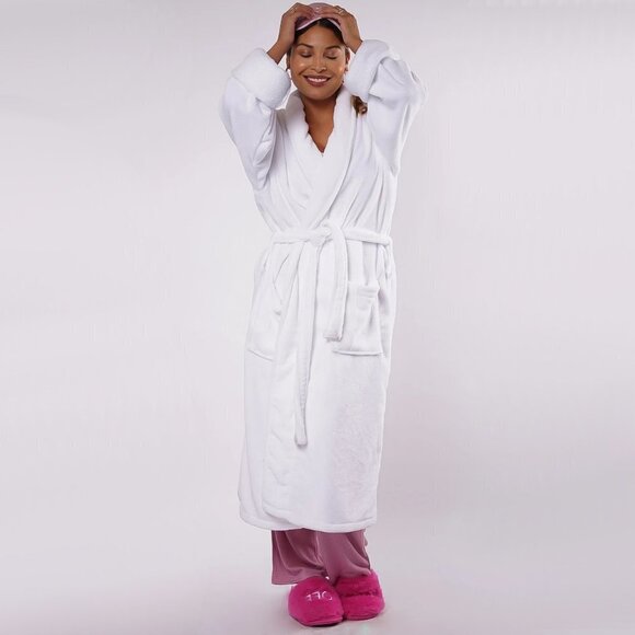 NWT LA Trading Co. white embroidered graphic plush robe - Picture 1 of 6